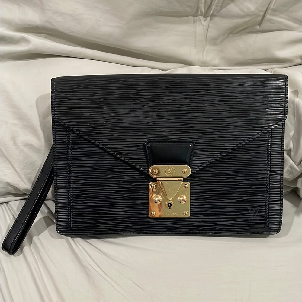 LOUIS VUITTON Epi Serie Dragonne Clutch Bag Black Noir wristlet
